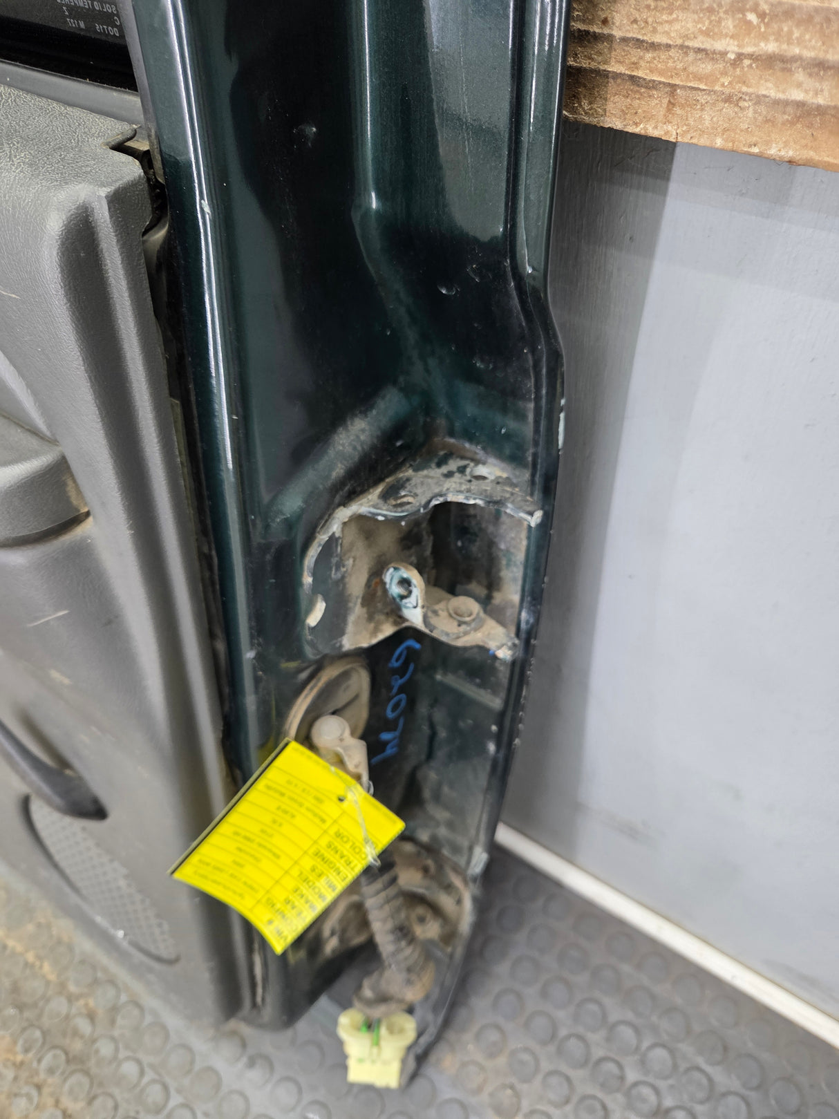 1999-2007 Chevrolet Silverado / GMC Sierra 1500 2500 3500 HD Rear Driver side LH Crew Cab rear door