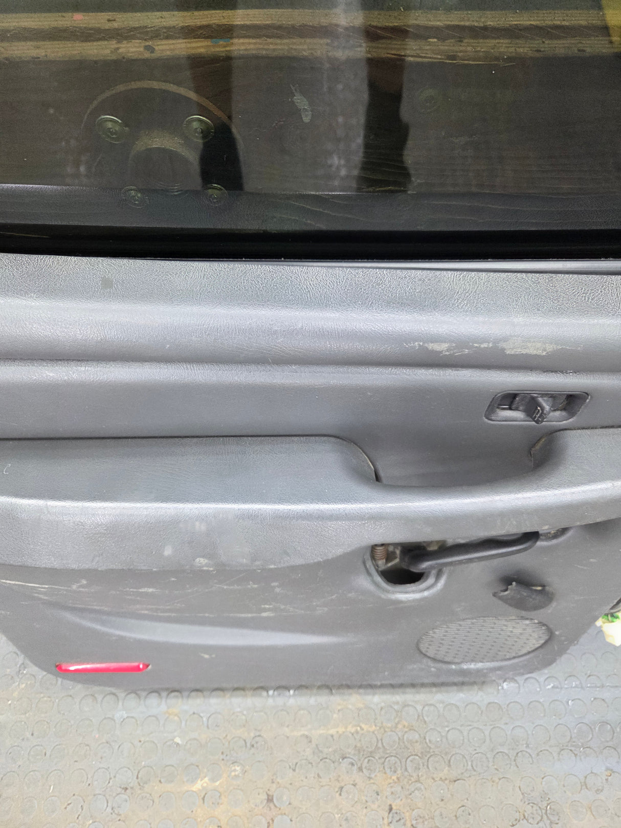 1999-2007 Chevrolet Silverado / GMC Sierra 1500 2500 3500 HD Rear Driver side LH Crew Cab rear door