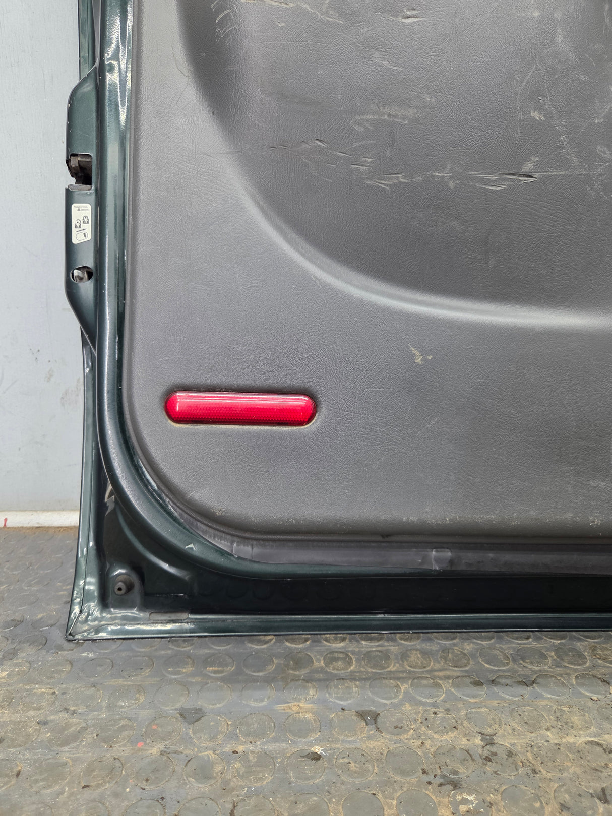 1999-2007 Chevrolet Silverado / GMC Sierra 1500 2500 3500 HD Rear Driver side LH Crew Cab rear door