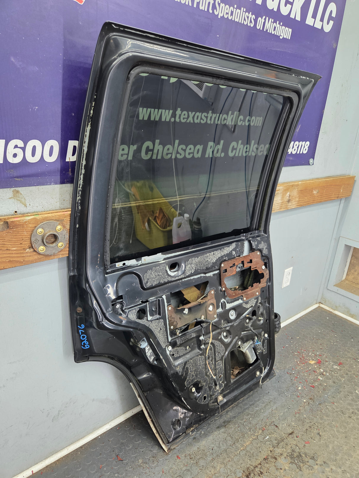 1996-1999 Chevrolet Tahoe / GMC Yukon 1500 2500HD Rear Driver side rear door LH