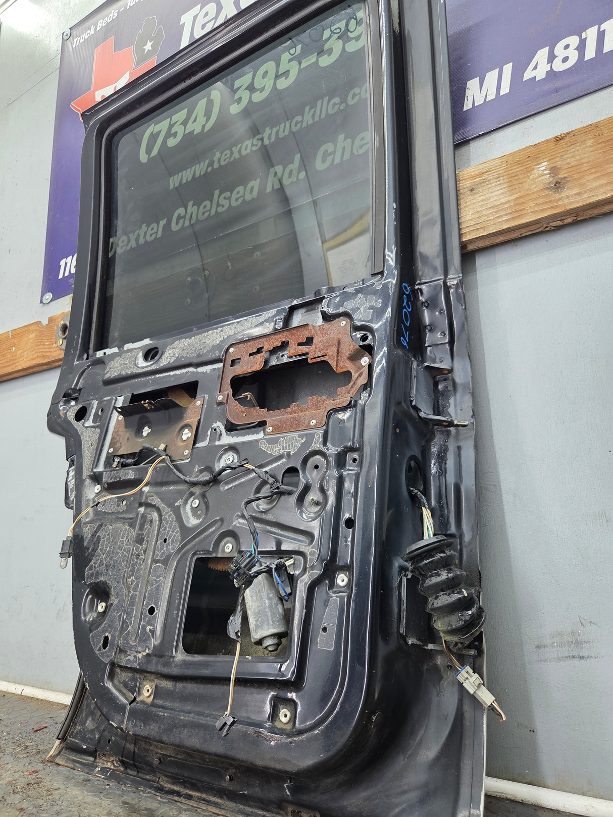 1996-1999 Chevrolet Tahoe / GMC Yukon 1500 2500HD Rear Driver side rear door LH