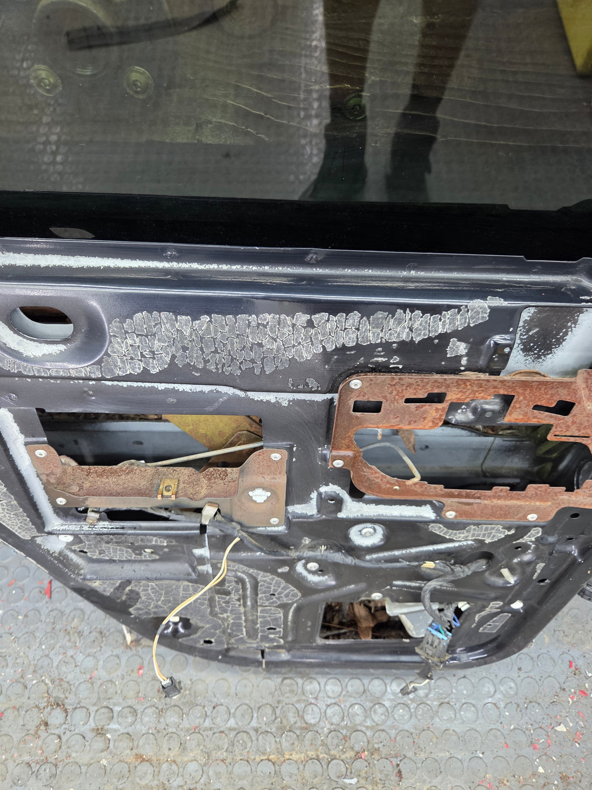1996-1999 Chevrolet Tahoe / GMC Yukon 1500 2500HD Rear Driver side rear door LH