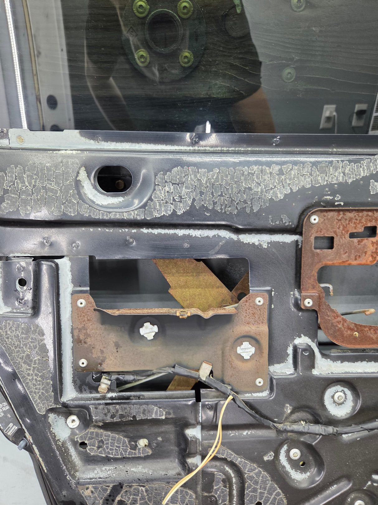1996-1999 Chevrolet Tahoe / GMC Yukon 1500 2500HD Rear Driver side rear door LH