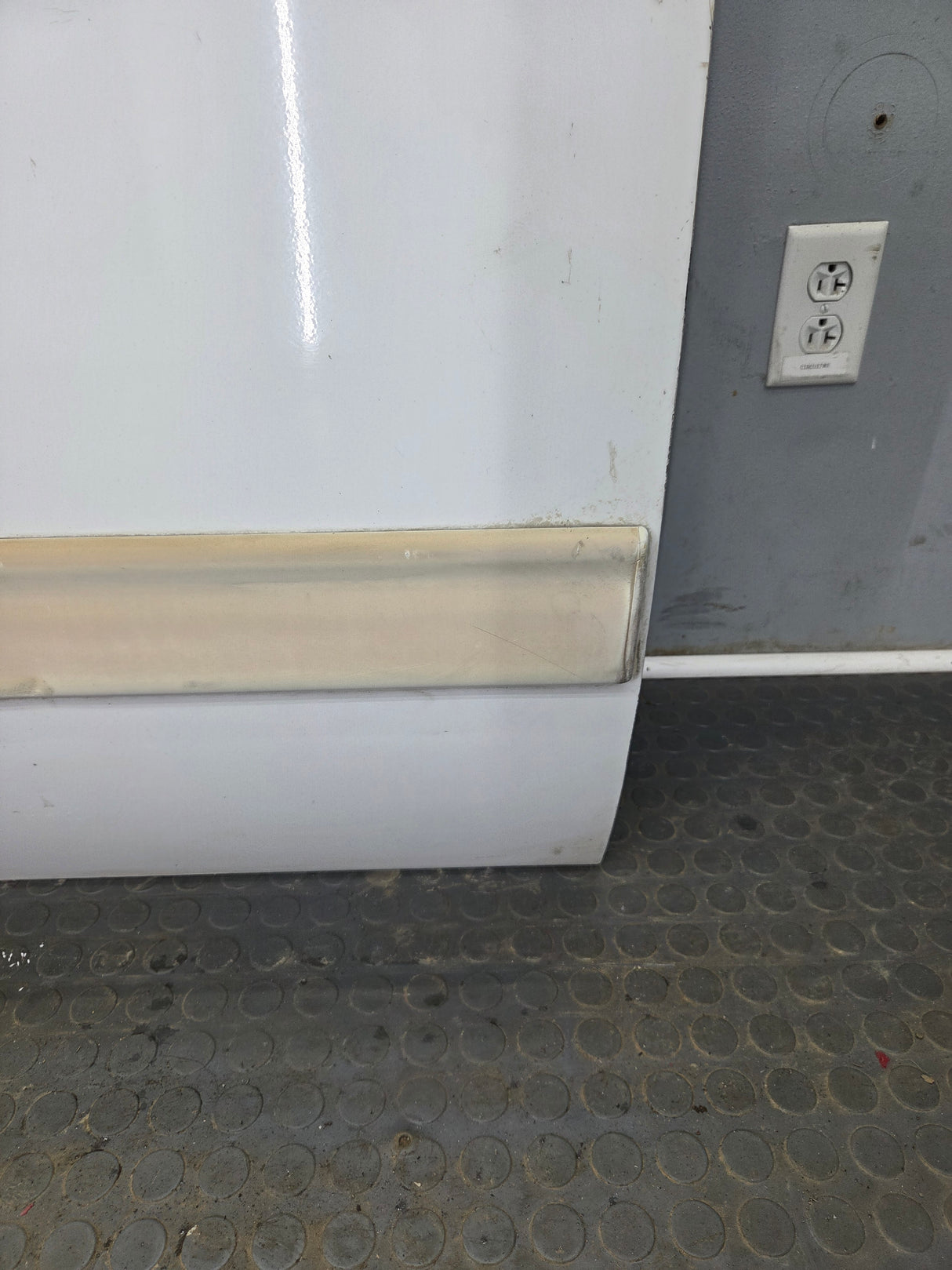 2007-2013 Chevrolet Silverado / GMC Sierra 1500 2500 3500 HD LH Front Driver Side Door