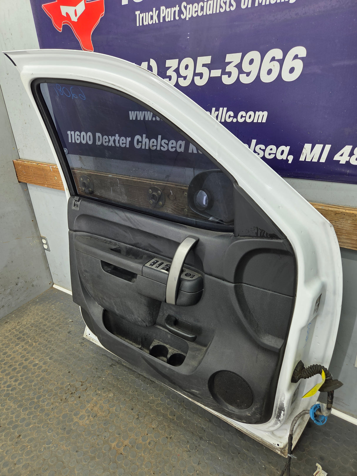 2007-2013 Chevrolet Silverado / GMC Sierra 1500 2500 3500 HD LH Front Driver Side Door