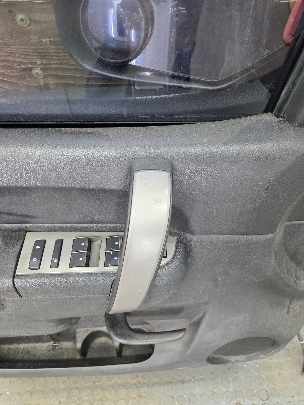 2007-2013 Chevrolet Silverado / GMC Sierra 1500 2500 3500 HD LH Front Driver Side Door