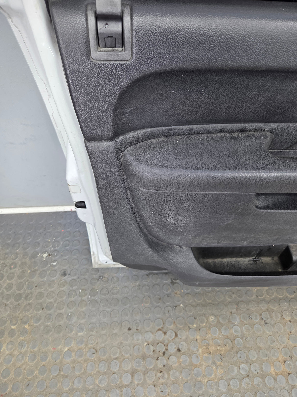 2007-2013 Chevrolet Silverado / GMC Sierra 1500 2500 3500 HD LH Front Driver Side Door