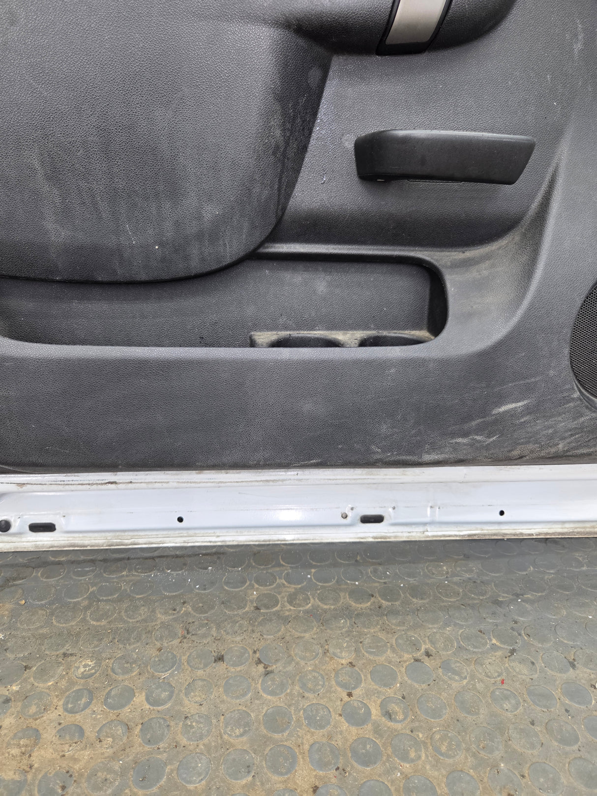 2007-2013 Chevrolet Silverado / GMC Sierra 1500 2500 3500 HD LH Front Driver Side Door