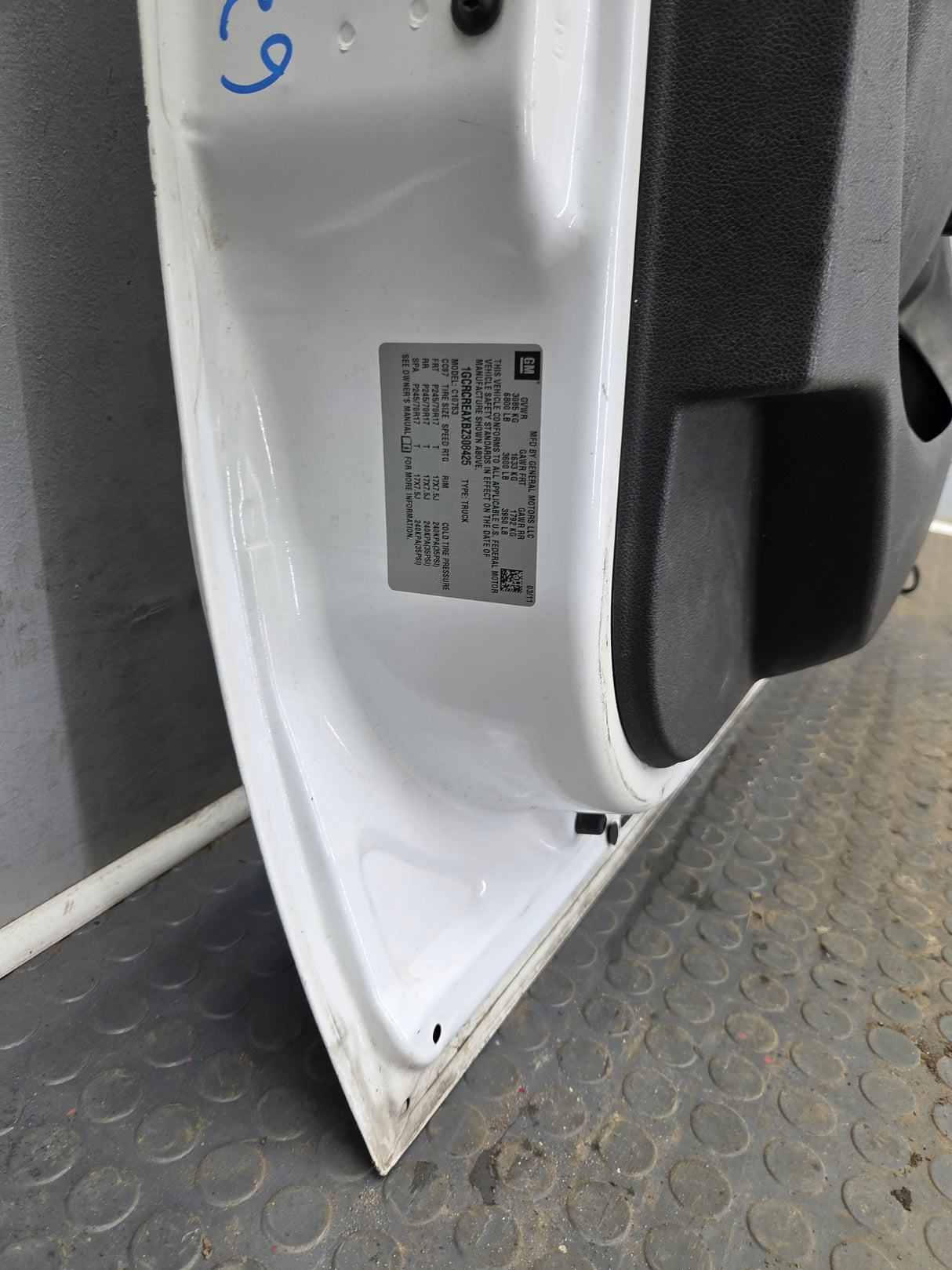 2007-2013 Chevrolet Silverado / GMC Sierra 1500 2500 3500 HD LH Front Driver Side Door