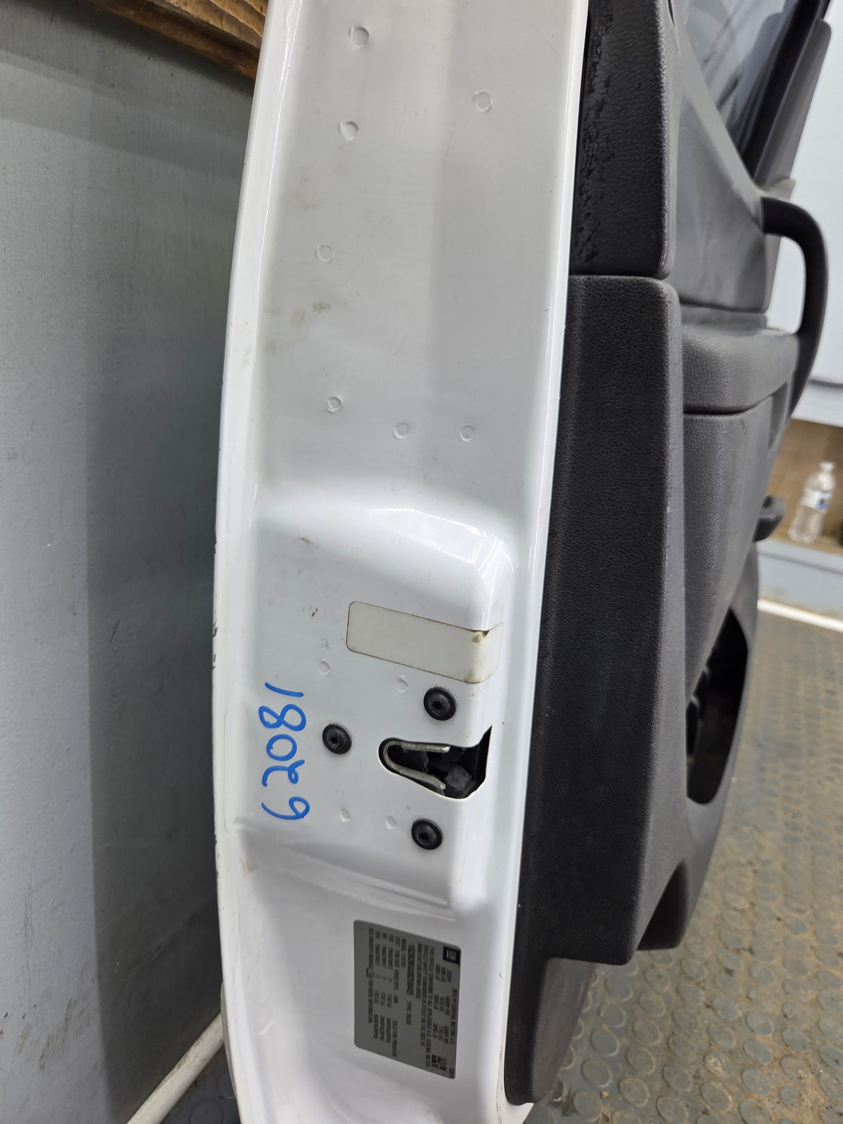 2007-2013 Chevrolet Silverado / GMC Sierra 1500 2500 3500 HD LH Front Driver Side Door