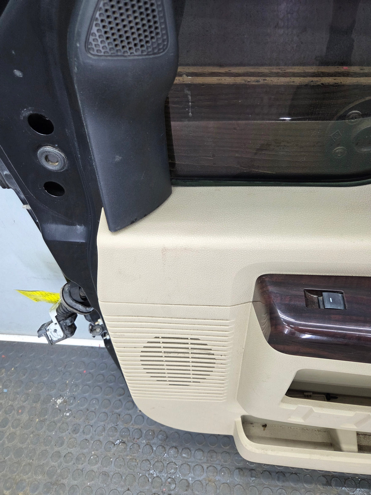 2008-2011 Ford Super Duty / Excursion Front Passenger RH Door F250 F350 F450 F550