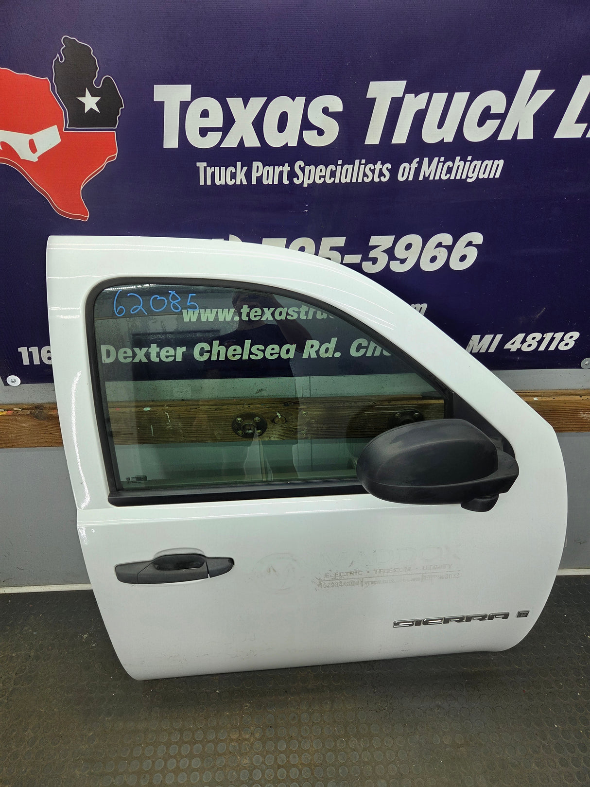 2007-2013 Chevrolet Silverado / GMC Sierra 1500 2500 3500 HD RH Front Passenger Side Door