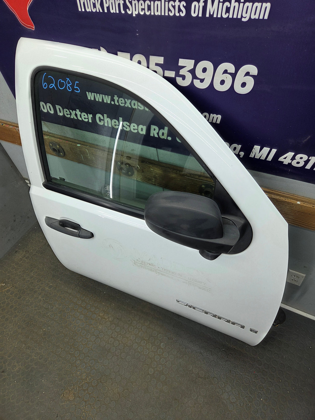 2007-2013 Chevrolet Silverado / GMC Sierra 1500 2500 3500 HD RH Front Passenger Side Door