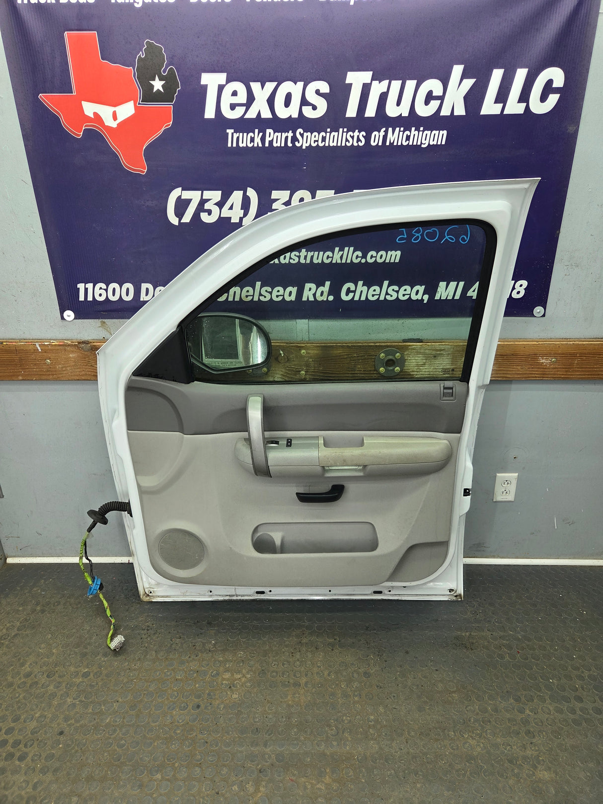 2007-2013 Chevrolet Silverado / GMC Sierra 1500 2500 3500 HD RH Front Passenger Side Door