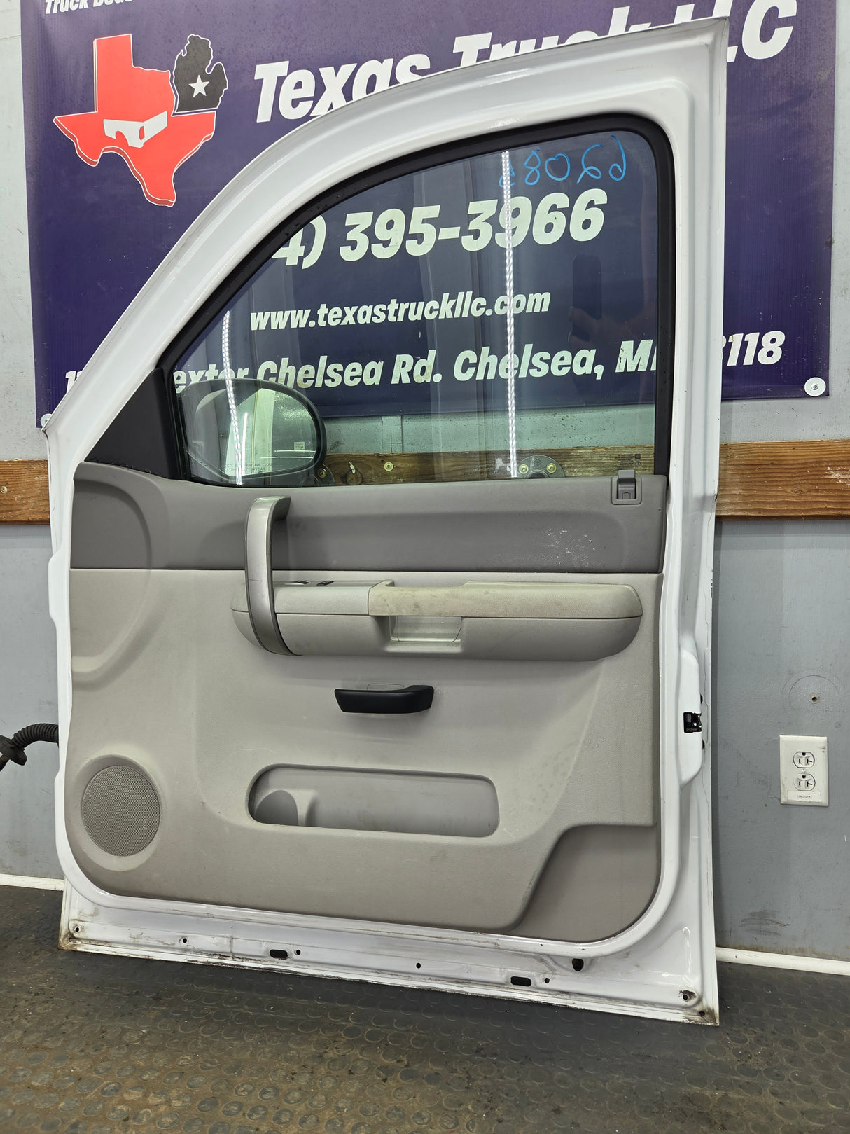 2007-2013 Chevrolet Silverado / GMC Sierra 1500 2500 3500 HD RH Front Passenger Side Door