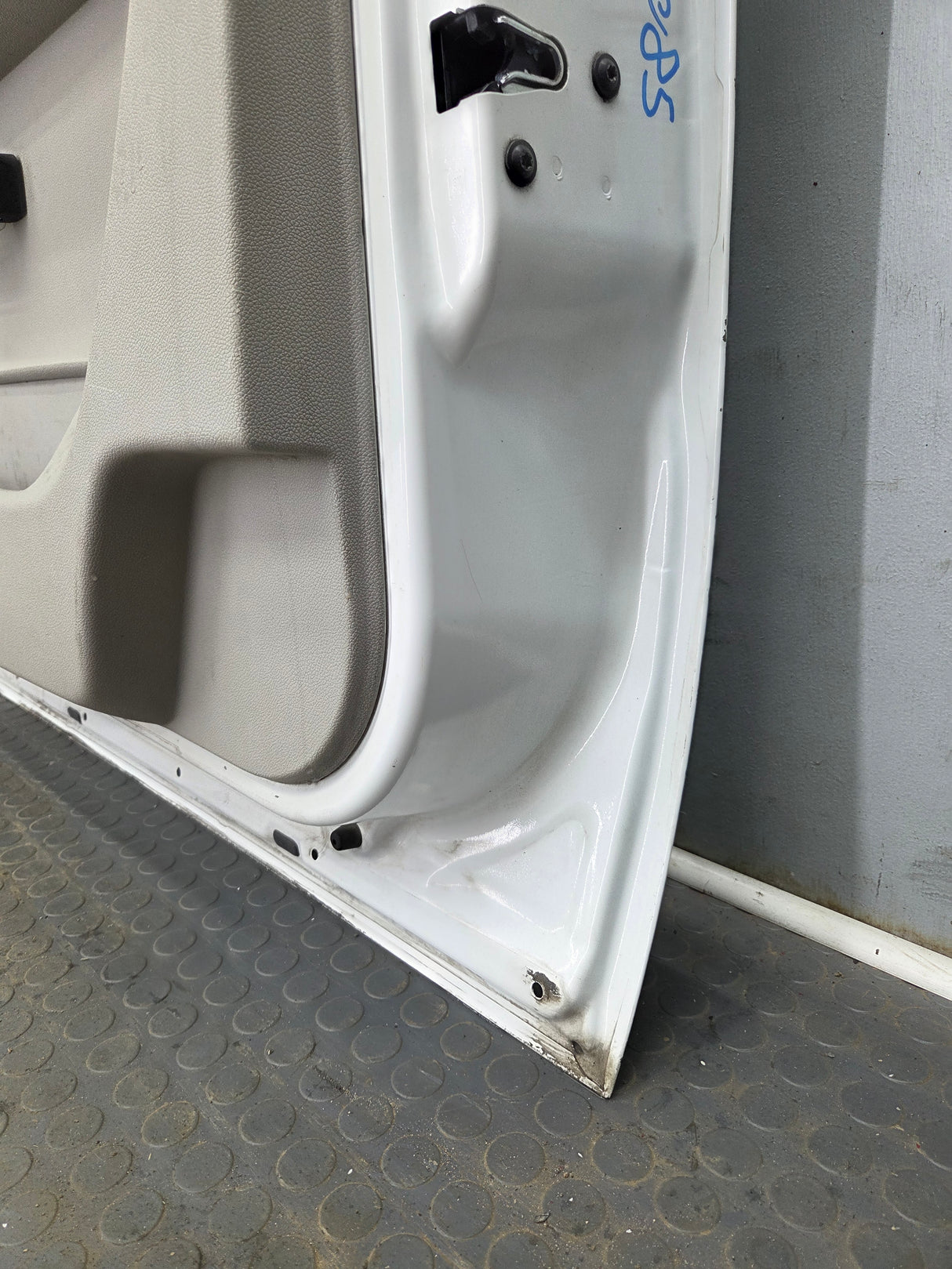 2007-2013 Chevrolet Silverado / GMC Sierra 1500 2500 3500 HD RH Front Passenger Side Door