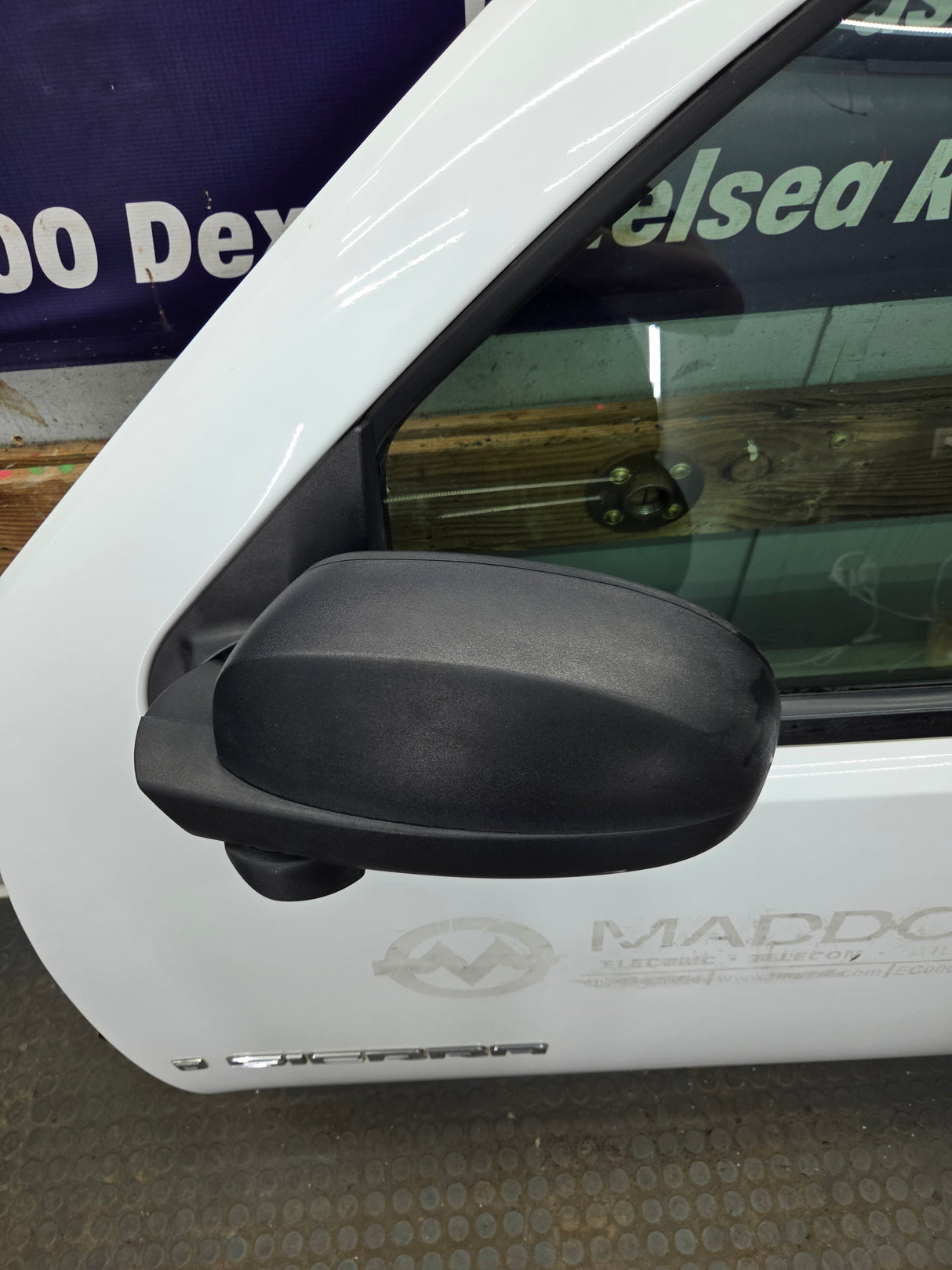 2007-2013 Chevrolet Silverado / GMC Sierra 1500 2500 3500 HD LH Front Driver Side Door