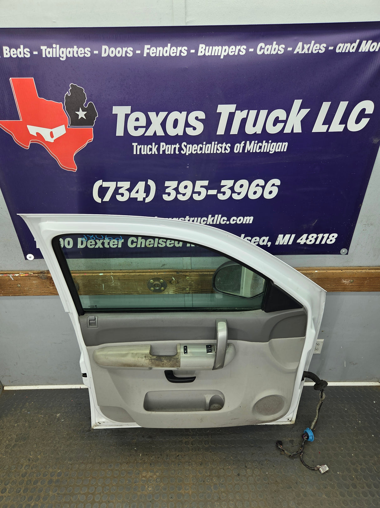 2007-2013 Chevrolet Silverado / GMC Sierra 1500 2500 3500 HD LH Front Driver Side Door