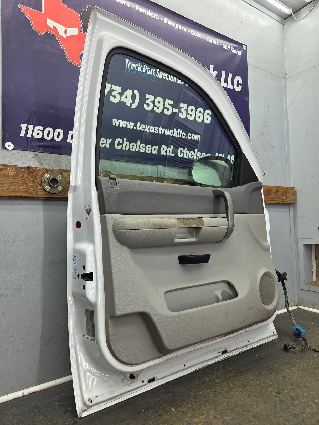 2007-2013 Chevrolet Silverado / GMC Sierra 1500 2500 3500 HD LH Front Driver Side Door