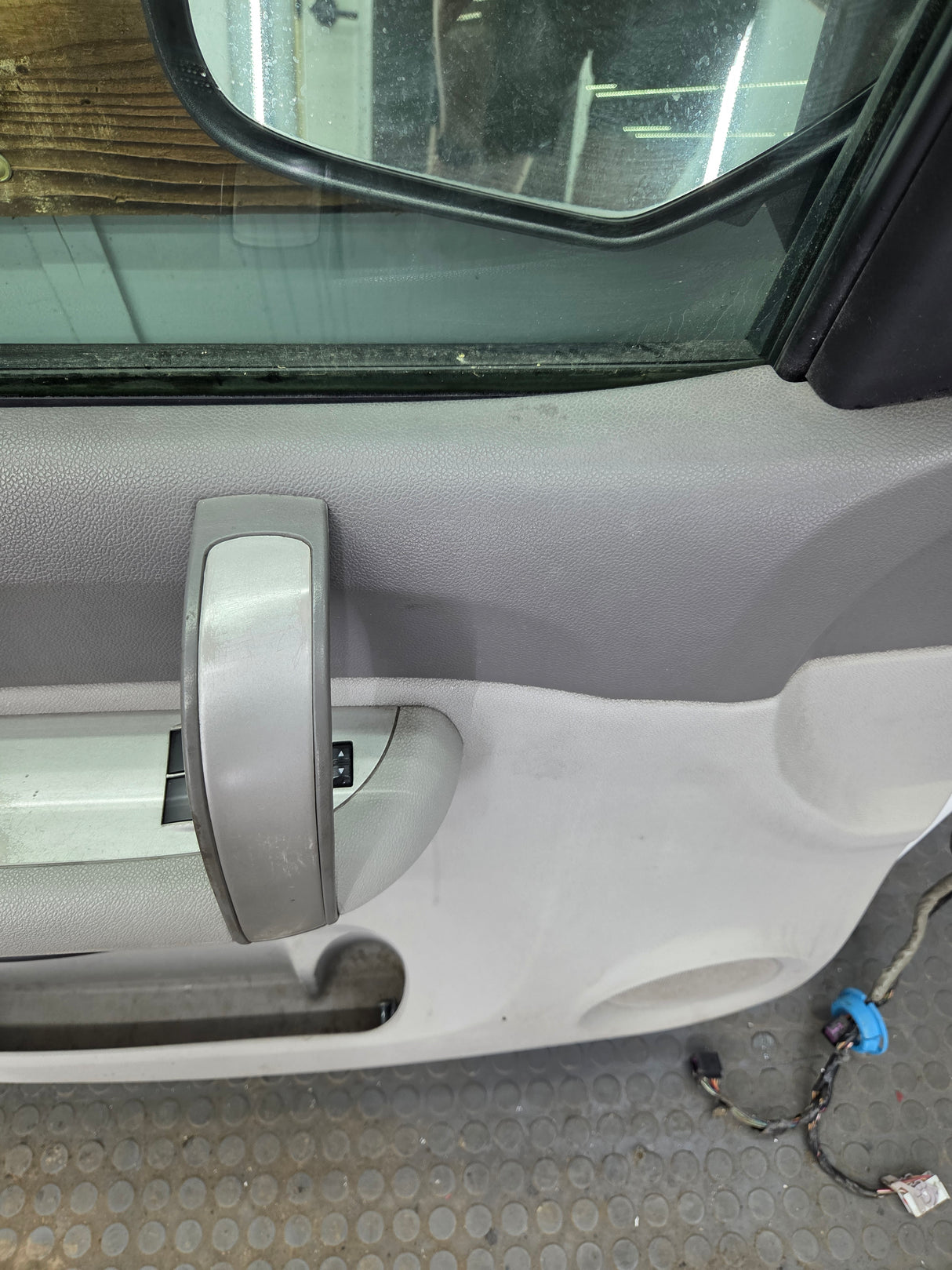 2007-2013 Chevrolet Silverado / GMC Sierra 1500 2500 3500 HD LH Front Driver Side Door