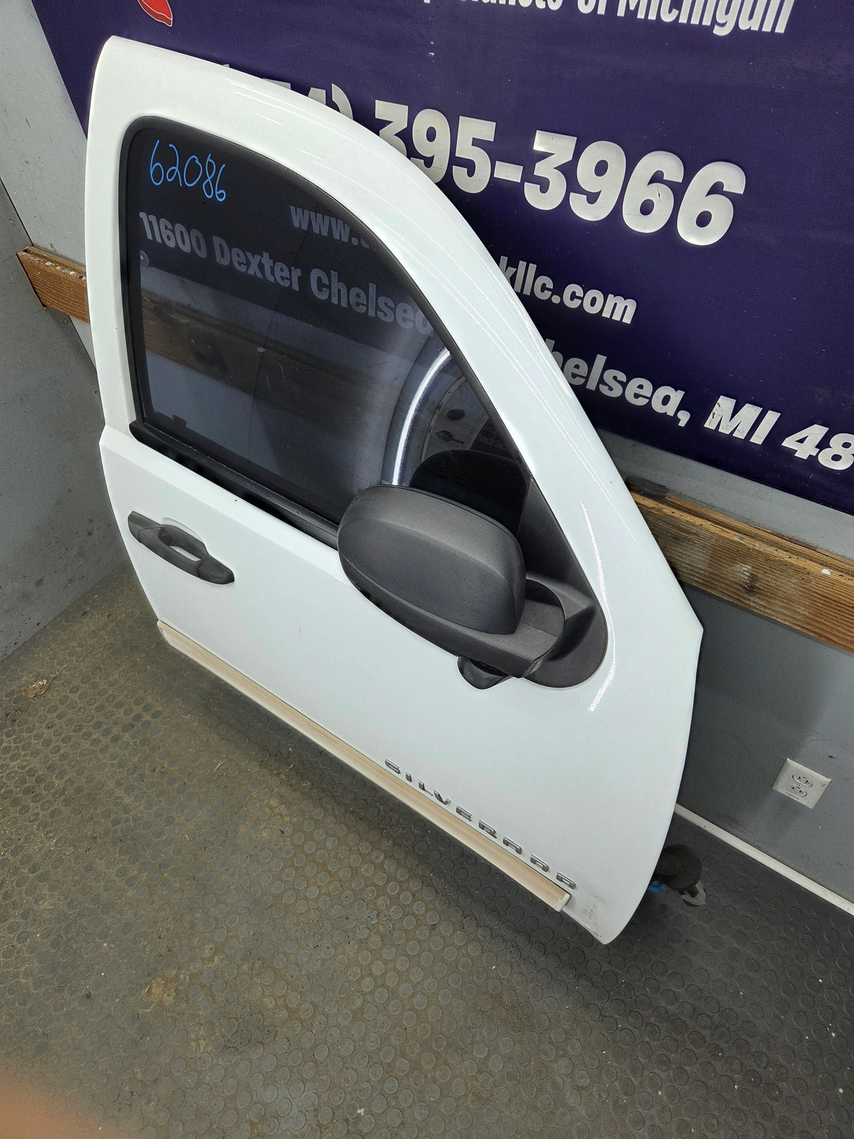 2007-2013 Chevrolet Silverado / GMC Sierra 1500 2500 3500 HD RH Front Passenger Side Door