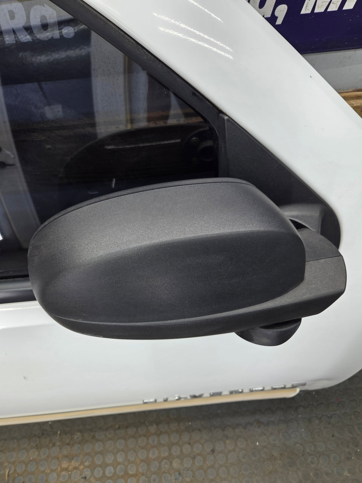 2007-2013 Chevrolet Silverado / GMC Sierra 1500 2500 3500 HD RH Front Passenger Side Door