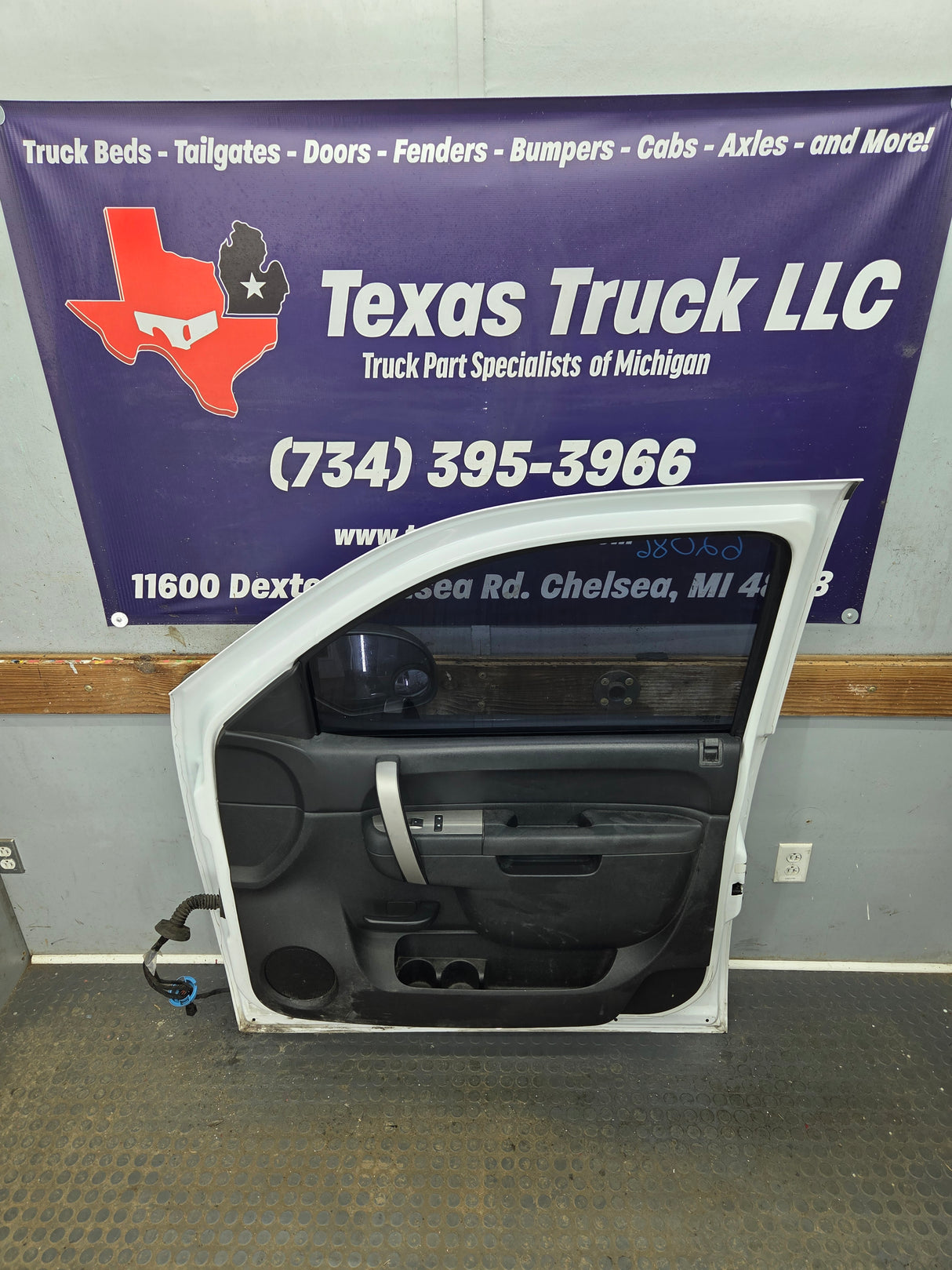 2007-2013 Chevrolet Silverado / GMC Sierra 1500 2500 3500 HD RH Front Passenger Side Door