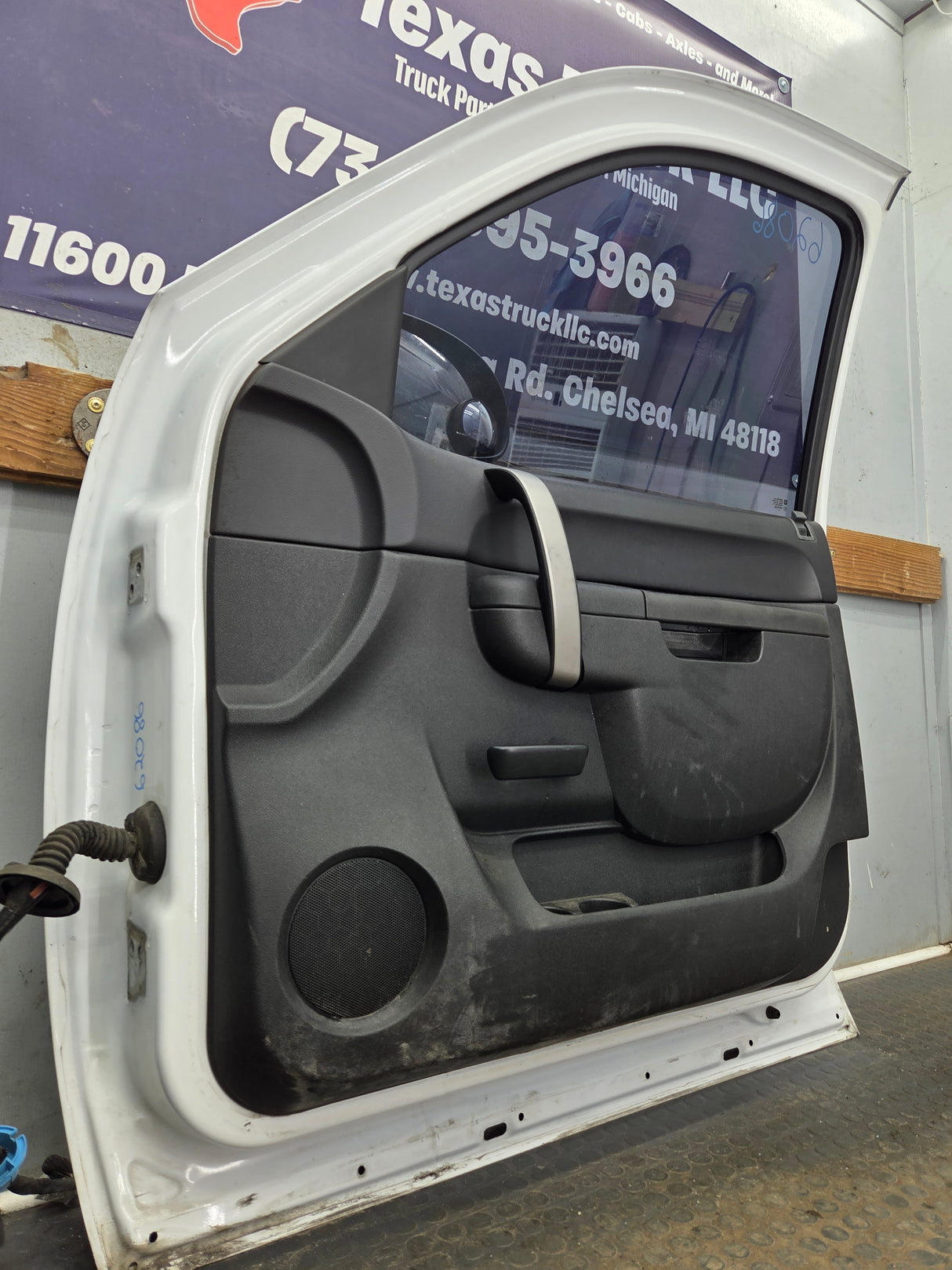 2007-2013 Chevrolet Silverado / GMC Sierra 1500 2500 3500 HD RH Front Passenger Side Door