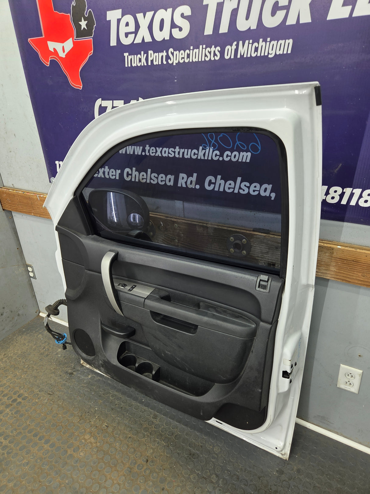 2007-2013 Chevrolet Silverado / GMC Sierra 1500 2500 3500 HD RH Front Passenger Side Door