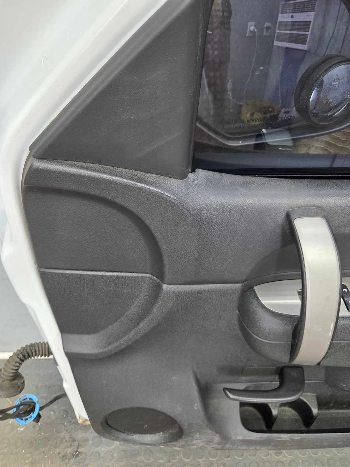 2007-2013 Chevrolet Silverado / GMC Sierra 1500 2500 3500 HD RH Front Passenger Side Door