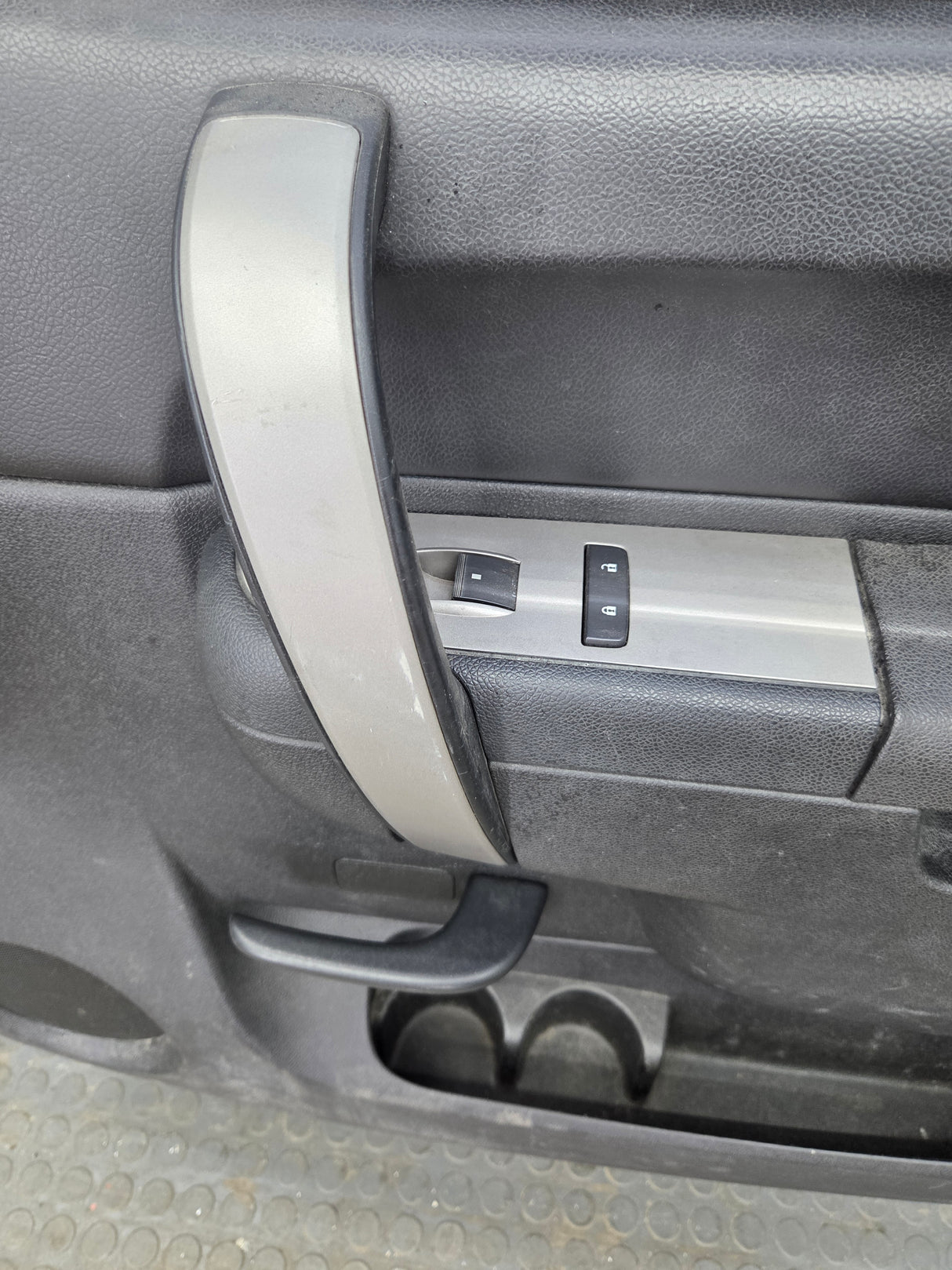 2007-2013 Chevrolet Silverado / GMC Sierra 1500 2500 3500 HD RH Front Passenger Side Door
