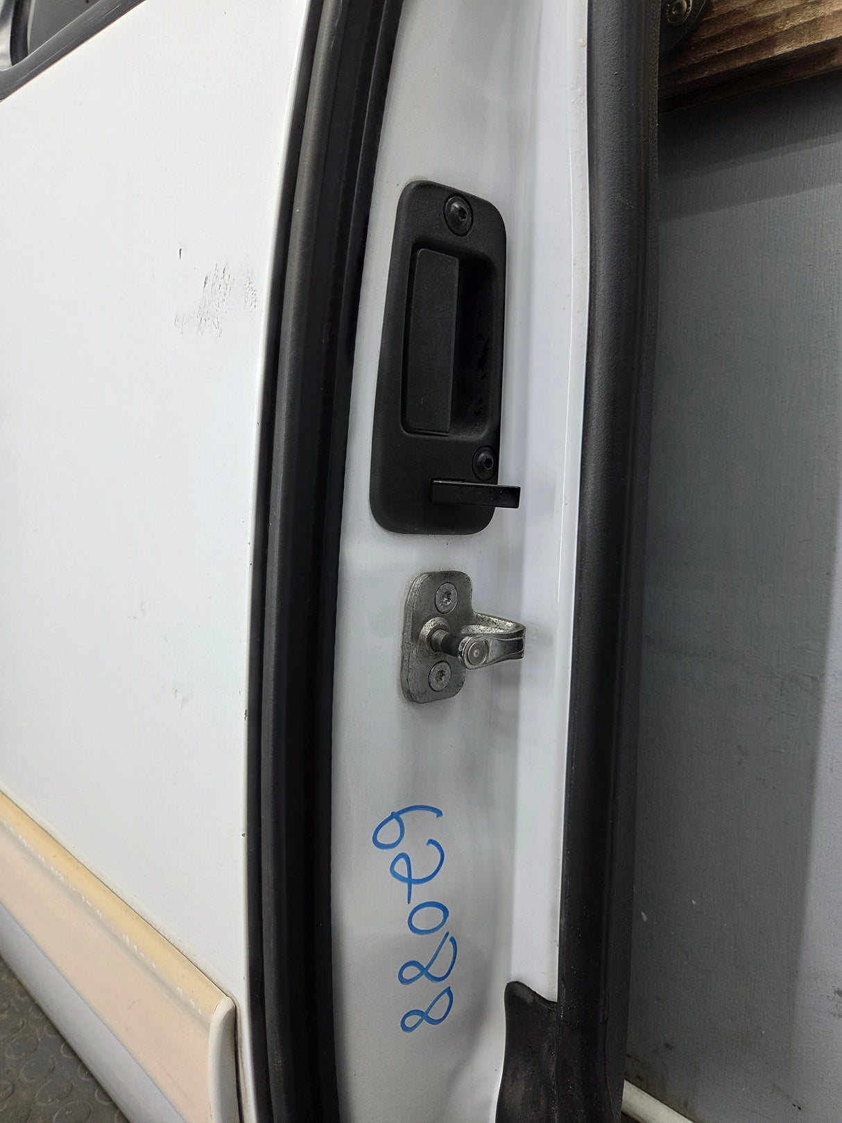 2007-2013 Chevrolet Silverado / GMC Sierra 1500 2500 3500 HD Passenger side Extended Cab RH Rear Door