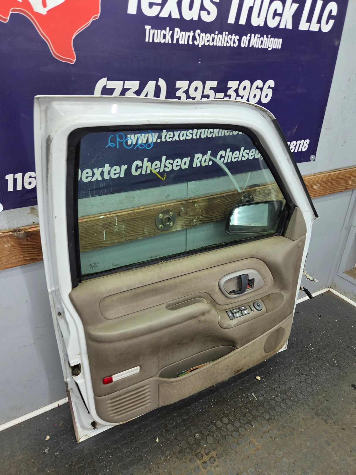 1988-2000 Chevrolet Silverado Suburban GMC Sierra LH Front Driver Side Door