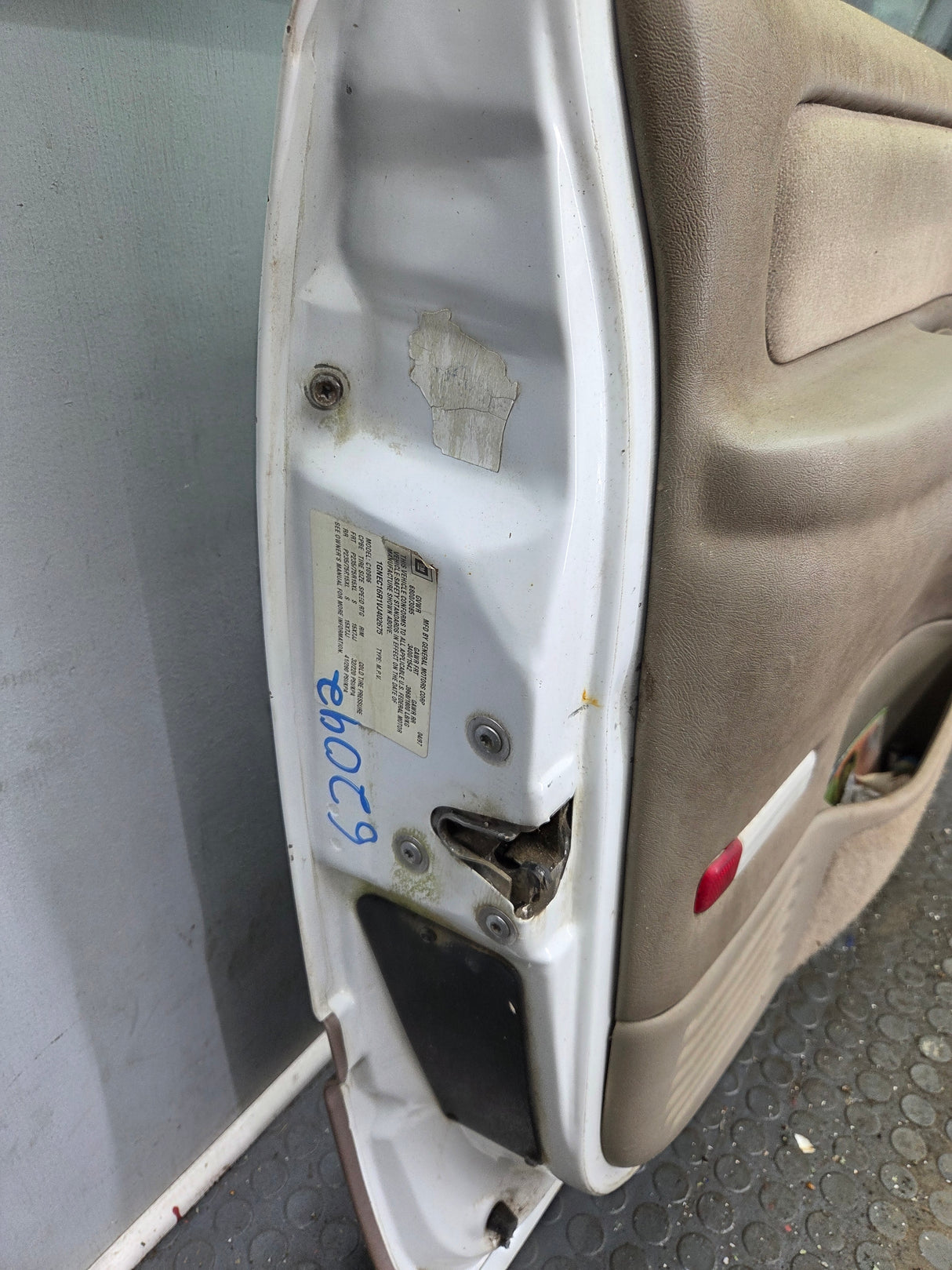 1988-2000 Chevrolet Silverado Suburban GMC Sierra LH Front Driver Side Door
