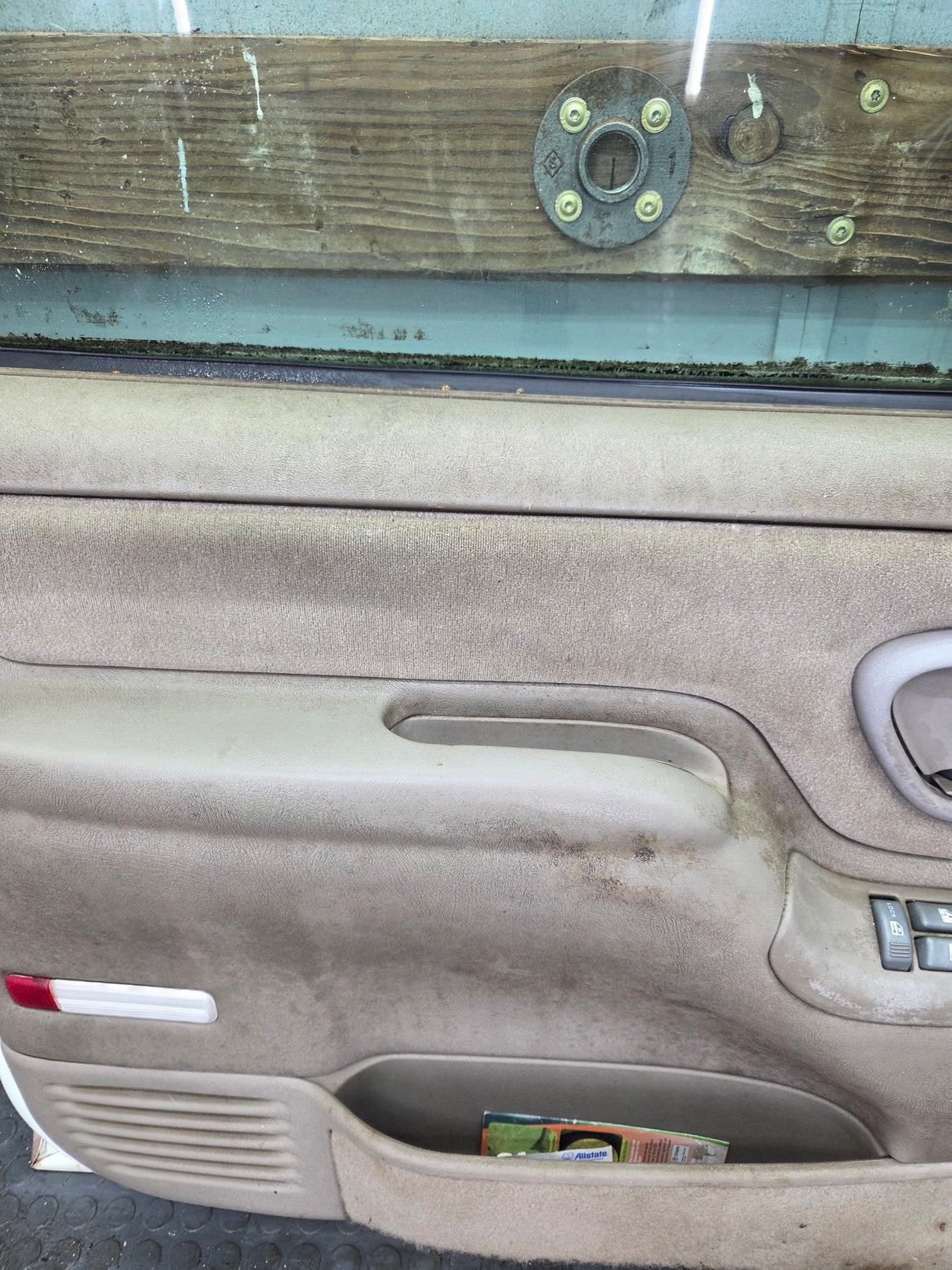 1988-2000 Chevrolet Silverado Suburban GMC Sierra LH Front Driver Side Door