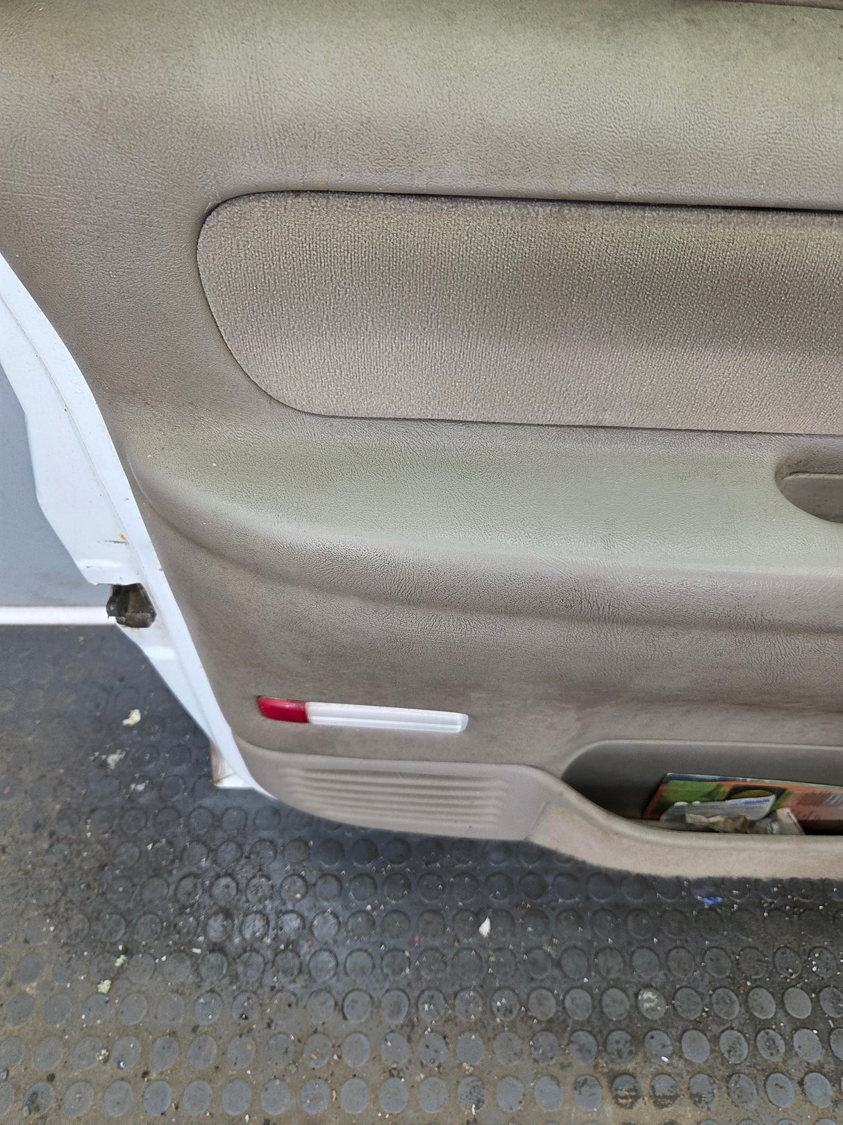 1988-2000 Chevrolet Silverado Suburban GMC Sierra LH Front Driver Side Door