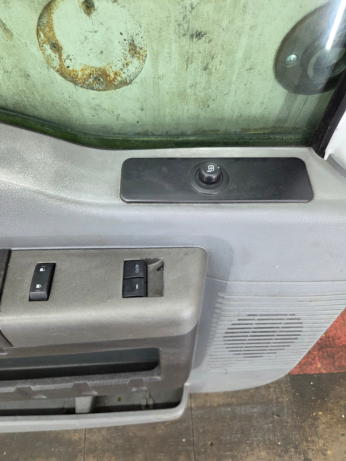 2012-2016 Ford Super Duty LH Driver Side Front Door F250 F350 F450 F550