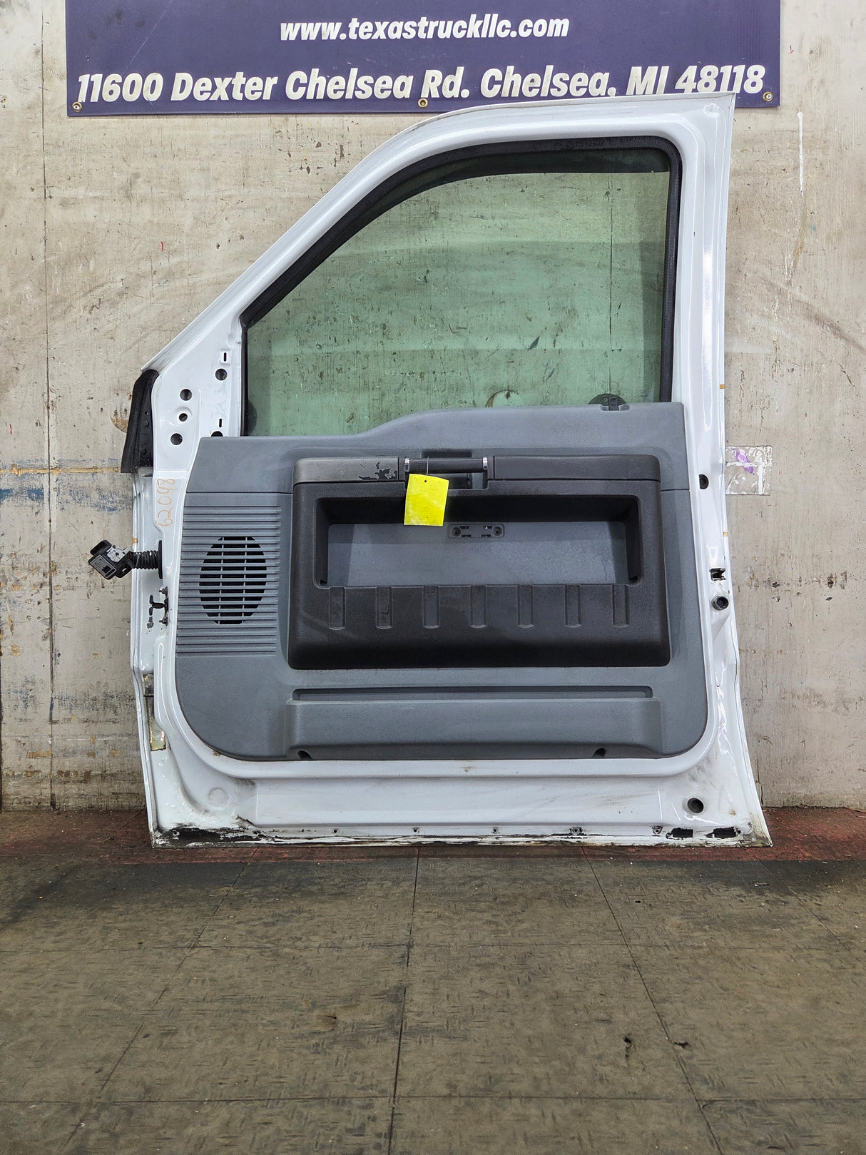 2012-2016 Ford Super Duty RH Passenger Side Front Door F250 F350 F450 F550