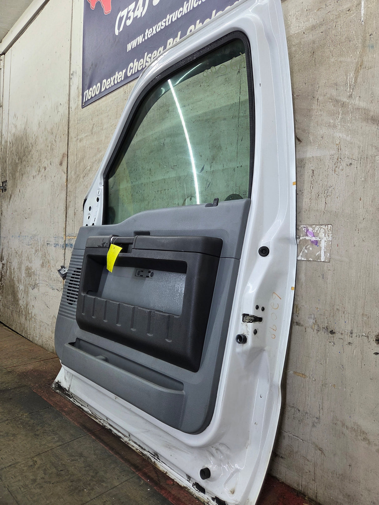 2012-2016 Ford Super Duty RH Passenger Side Front Door F250 F350 F450 F550