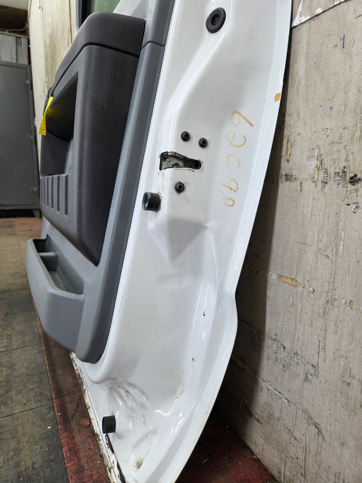 2012-2016 Ford Super Duty RH Passenger Side Front Door F250 F350 F450 F550