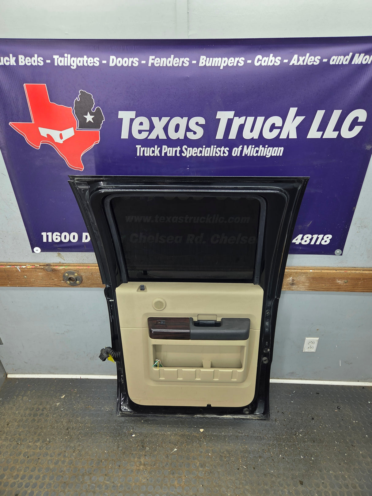 1999-2011 Ford Super Duty F250 F350 F450 F550 RH Crew Cab Passenger Side Rear Door