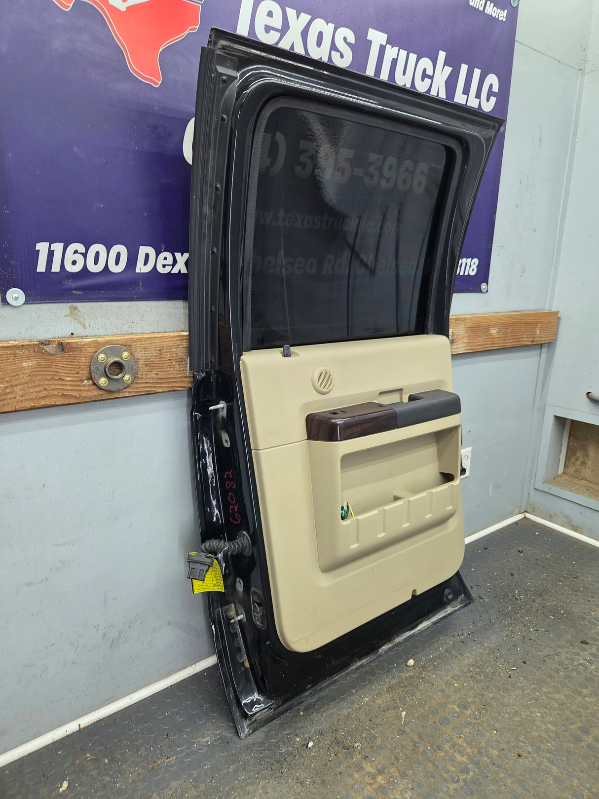 1999-2011 Ford Super Duty F250 F350 F450 F550 RH Crew Cab Passenger Side Rear Door