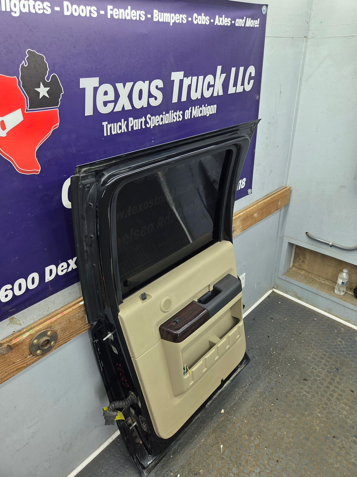 1999-2011 Ford Super Duty F250 F350 F450 F550 RH Crew Cab Passenger Side Rear Door
