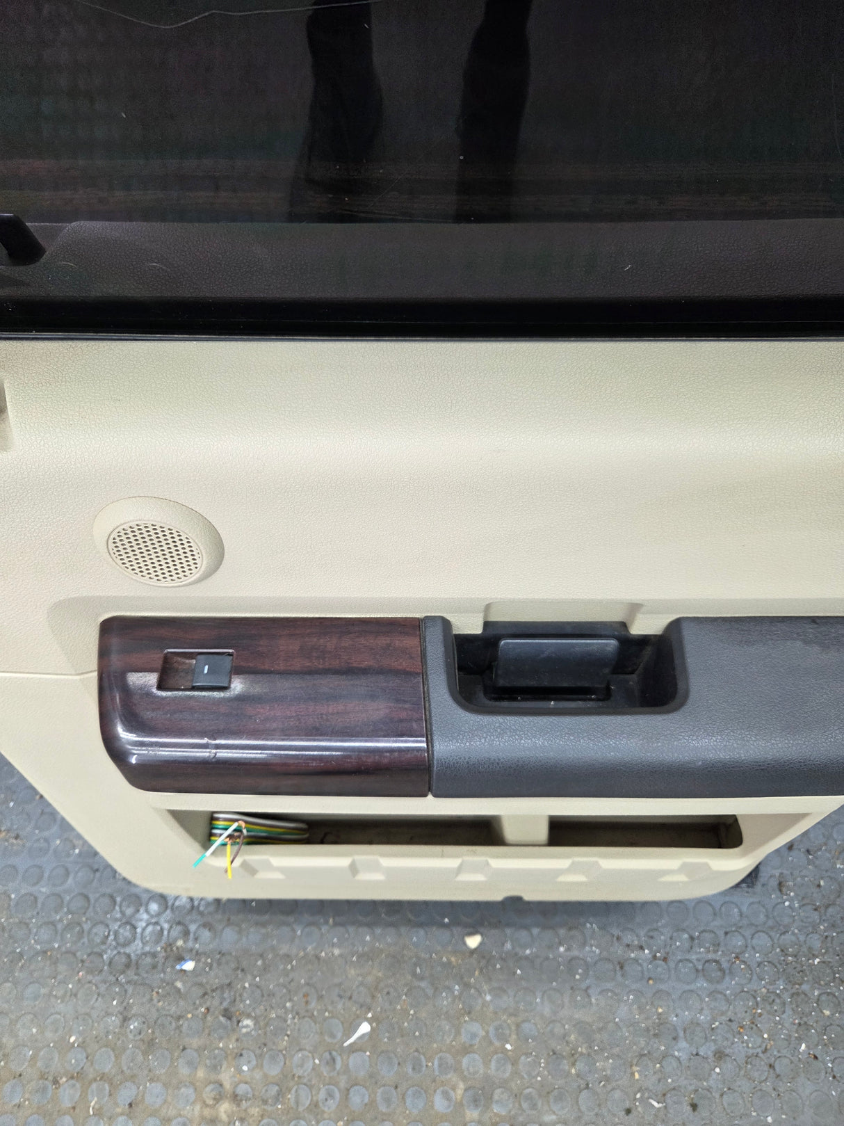 1999-2011 Ford Super Duty F250 F350 F450 F550 RH Crew Cab Passenger Side Rear Door