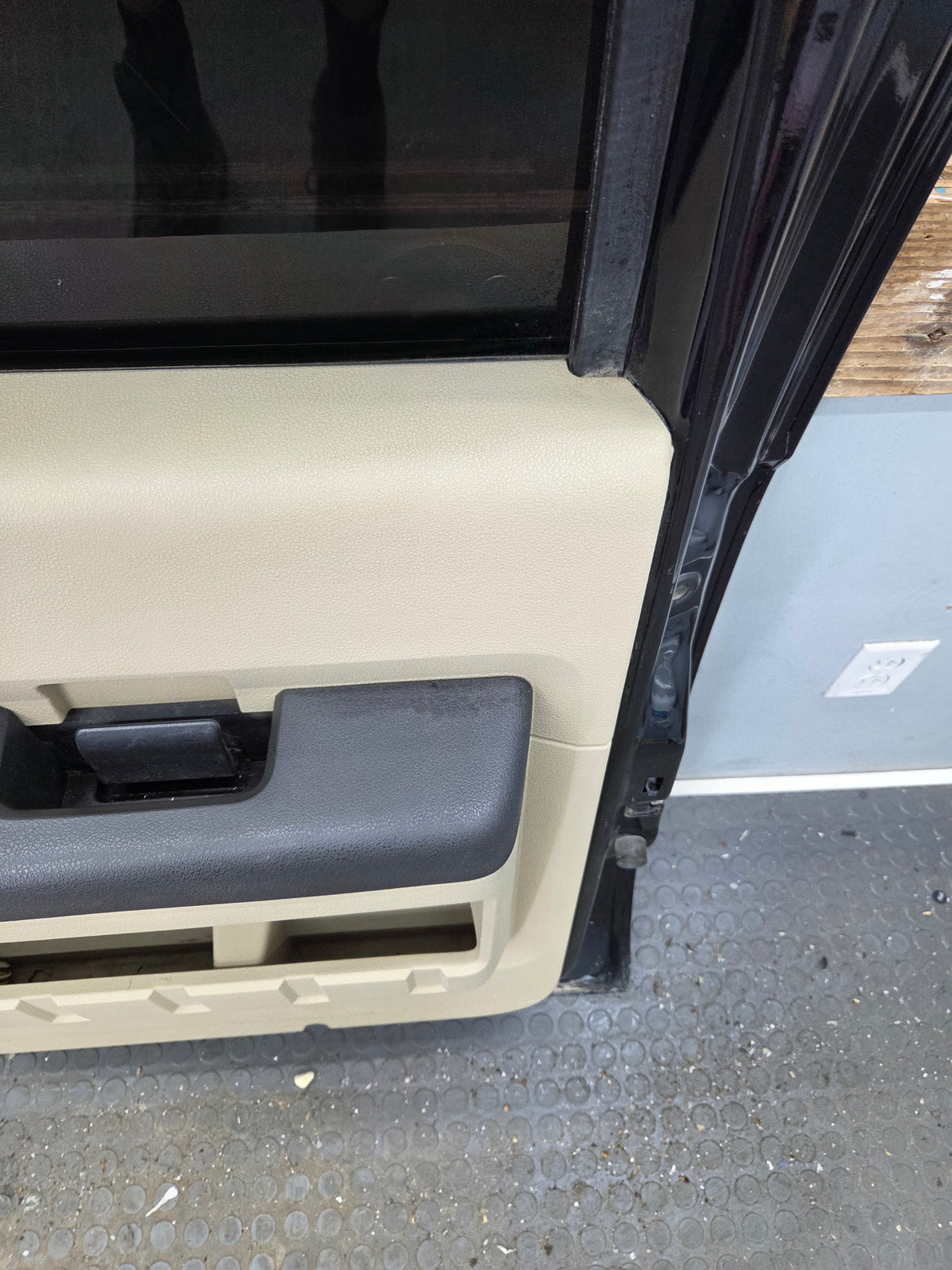 1999-2011 Ford Super Duty F250 F350 F450 F550 RH Crew Cab Passenger Side Rear Door