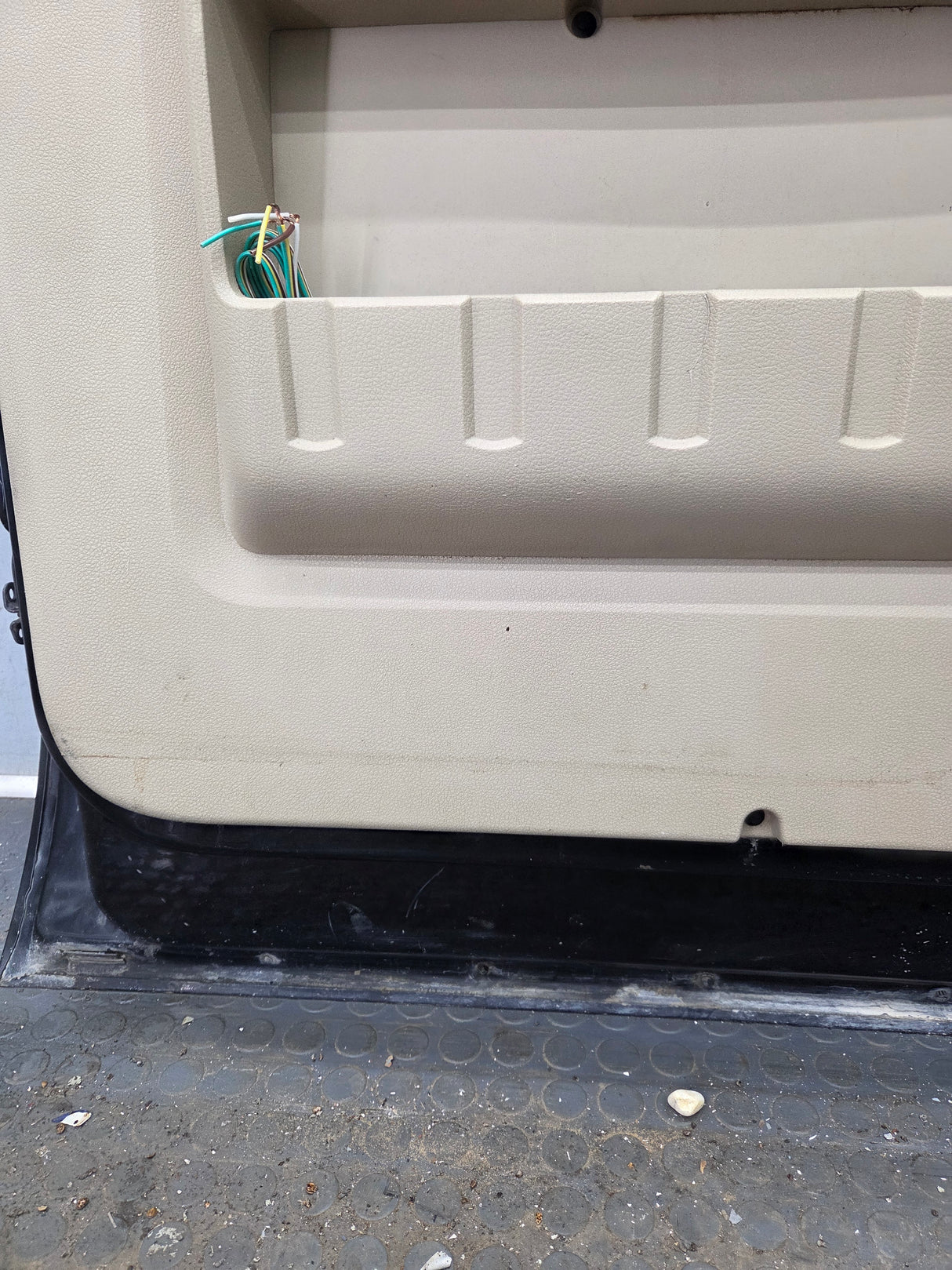 1999-2011 Ford Super Duty F250 F350 F450 F550 RH Crew Cab Passenger Side Rear Door