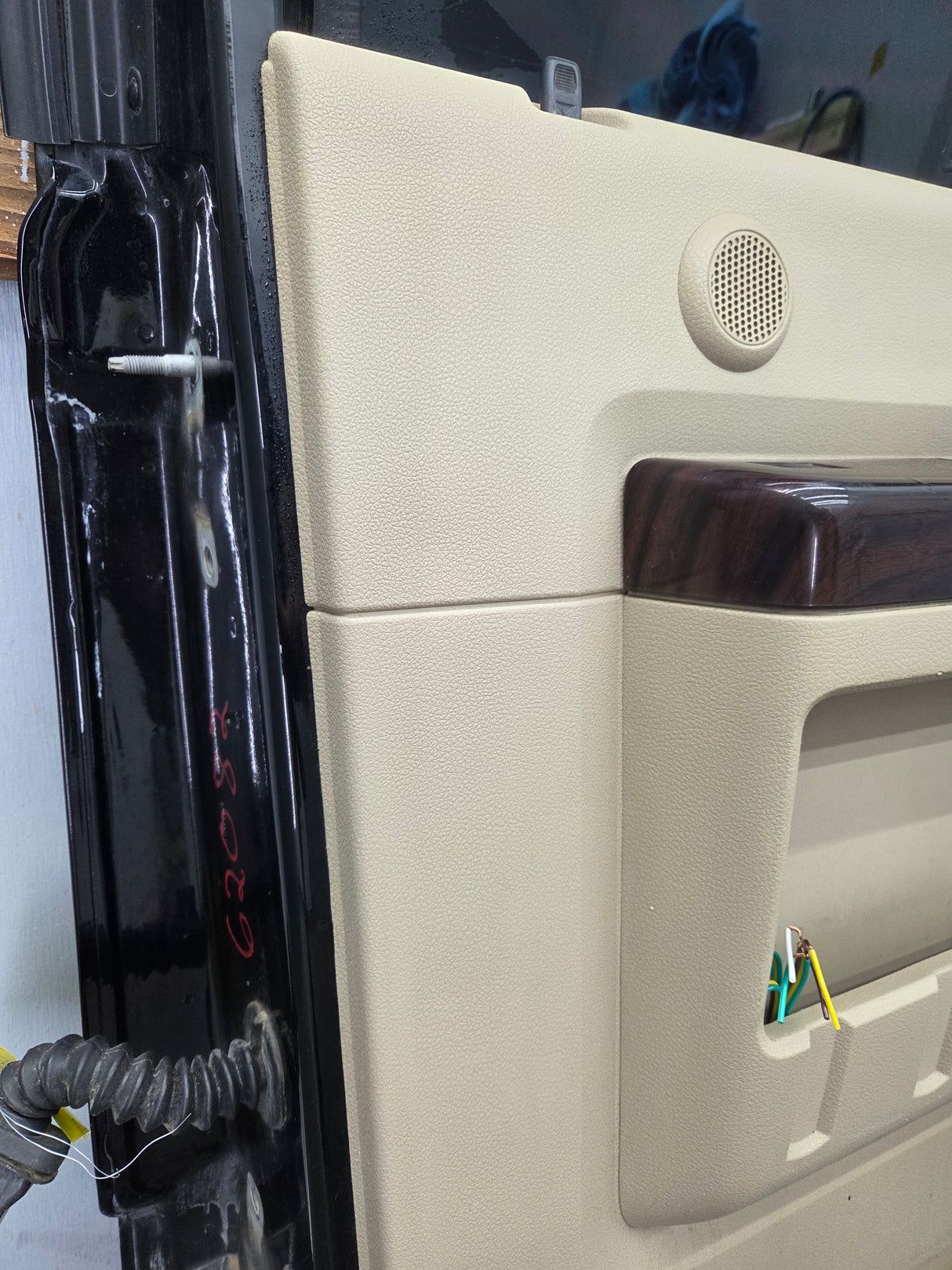 1999-2011 Ford Super Duty F250 F350 F450 F550 RH Crew Cab Passenger Side Rear Door