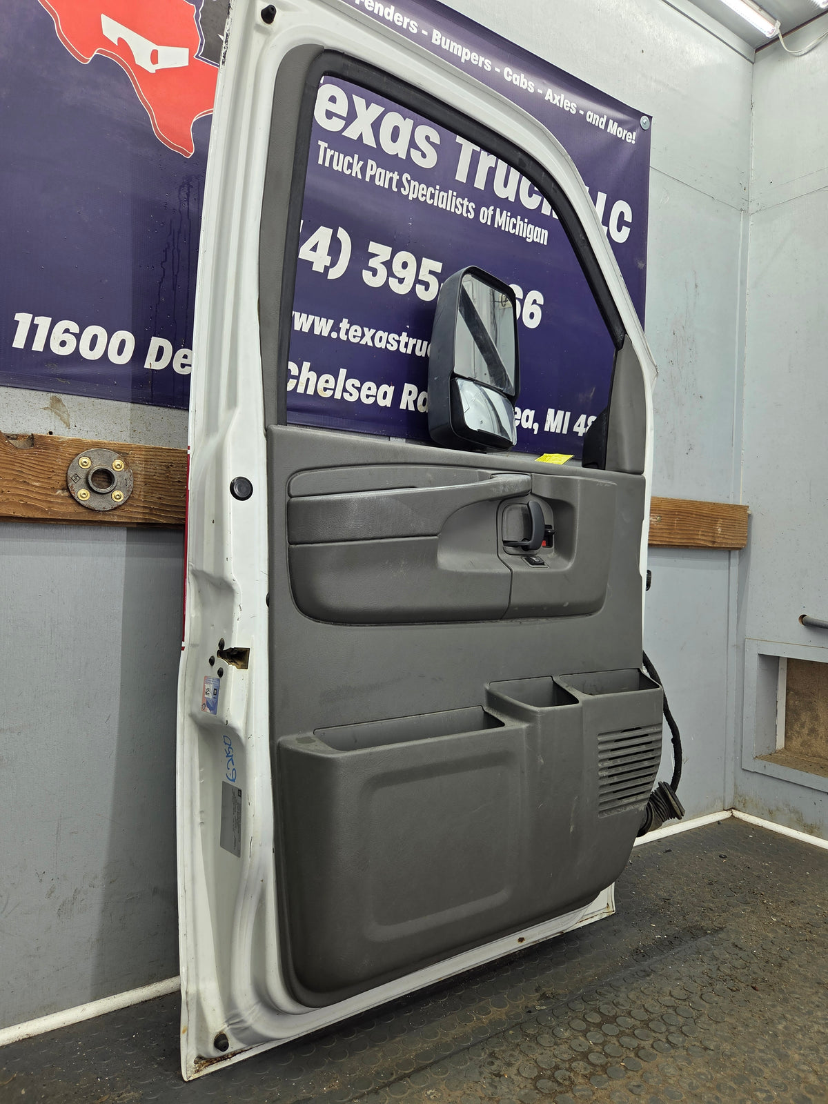 2005-2013 Chevrolet Express / Savana LH Front Driver Side Door