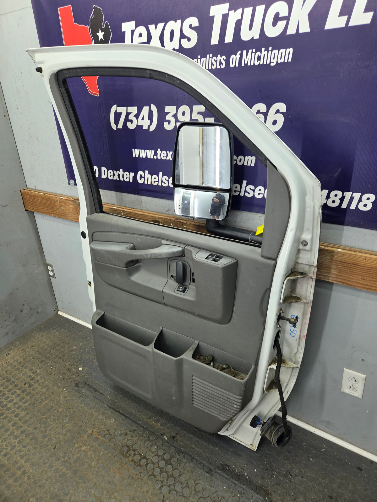 2005-2013 Chevrolet Express / Savana LH Front Driver Side Door