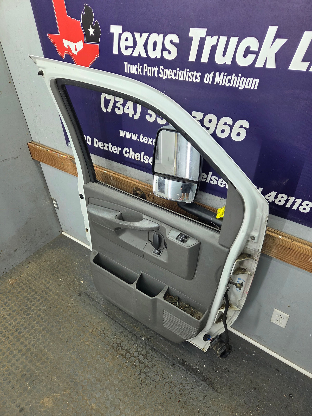 2005-2013 Chevrolet Express / Savana LH Front Driver Side Door